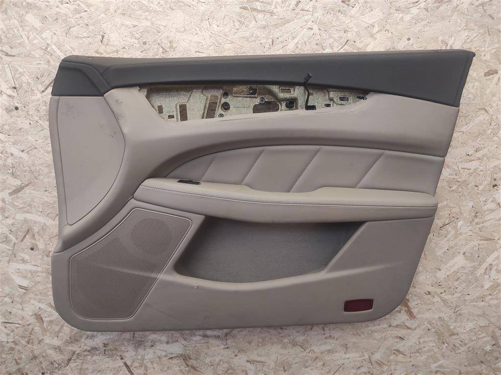 обшивка двери передняя правая Mercedes-Benz CLS-Класс C218/X218 W218 2013, 3.0 л., CDi, дизель, АКПП, передний привод - фото №1