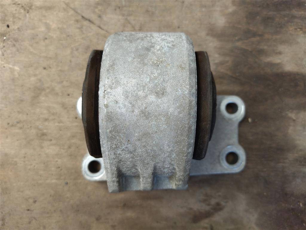 подушка крепления КПП Land Rover Range Rover Sport 2 поколение L494 2017, 3.0 л., дизель, АКПП, передний привод, LR092039, 5H226068AB, LR092039 - фото №1