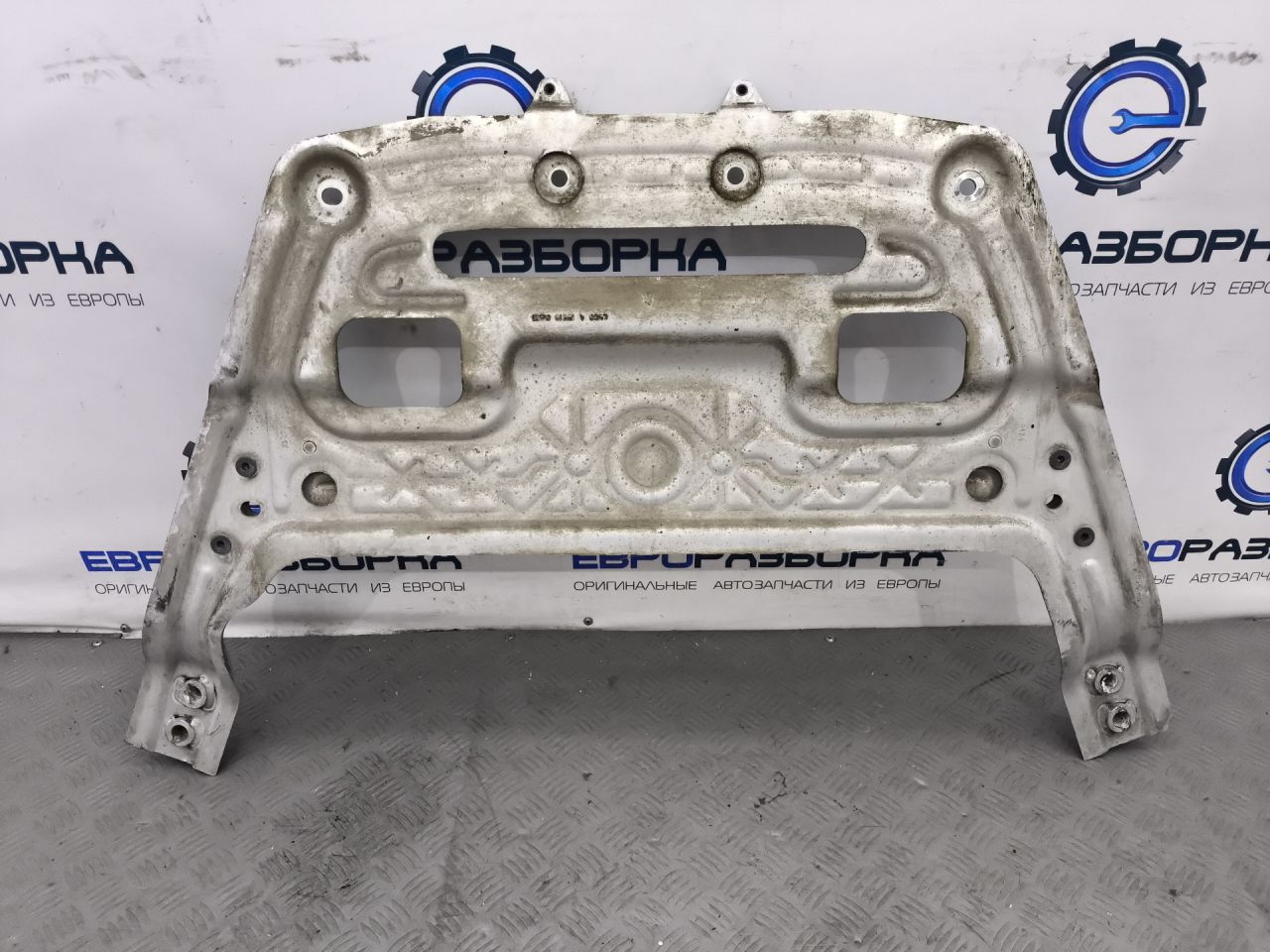 защита двигателя Maserati Levante 1 поколение M161 2019, 3.0 л., бензин, АКПП, 670031978 - фото №1