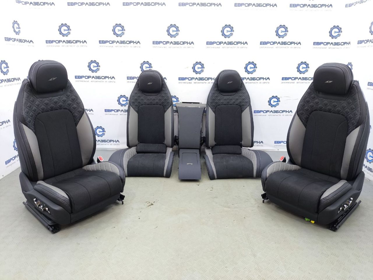 салон (комплект сидений) Bentley Continental GT 3 поколение 2023, 4.0 л., CVD, бензин, АКПП, красный, купе, полный привод, правый руль - фото №1