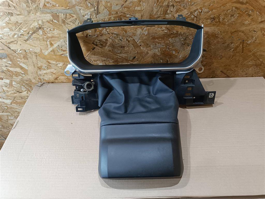 кожух рулевой колонки Land Rover Range Rover 4 поколение L405 2016, 4.4 л., дизель, АКПП, полный привод, правый руль, CPLA3F902AB, CPLA3F902AC, LR147556, LR034954, CPLA3F902A, CPLA3F902A, 105066508, CPLA3F902AINS01 - фото №1