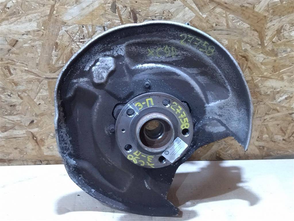 кулак задний правый Volvo XC90 2 поколение 2019, 2.0 л., дизель, АКПП, передний привод, 32, 31658320, 31658320 - фото №1