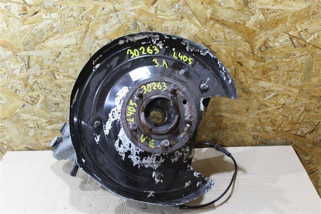 кулак задний левый Land Rover Range Rover 4 поколение L405 2014, 4.4 л., дизель, АКПП, полный привод, правый руль, LR038551, CPLA5A969AB - фото №1