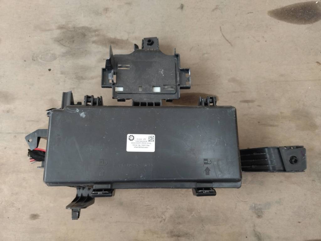 блок предохранителей Mercedes-Benz GLS-Класс X166 2018, 3.0 л., дизель, АКПП, передний привод, A1669063901, A1669063901, A1669062501, YAP3240311 - фото №1