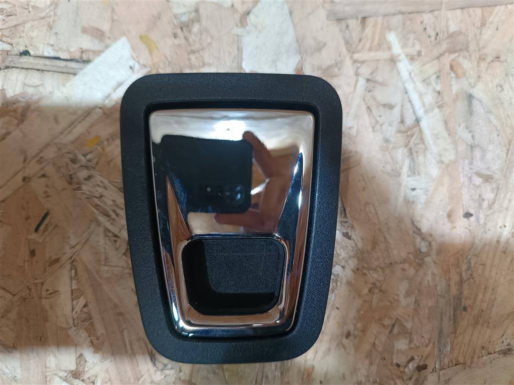 Крючок багажника Volvo XC90 2 поколение 2019, 2.0 л., дизель, АКПП, передний привод, 31462873, 31462873 - фото №1