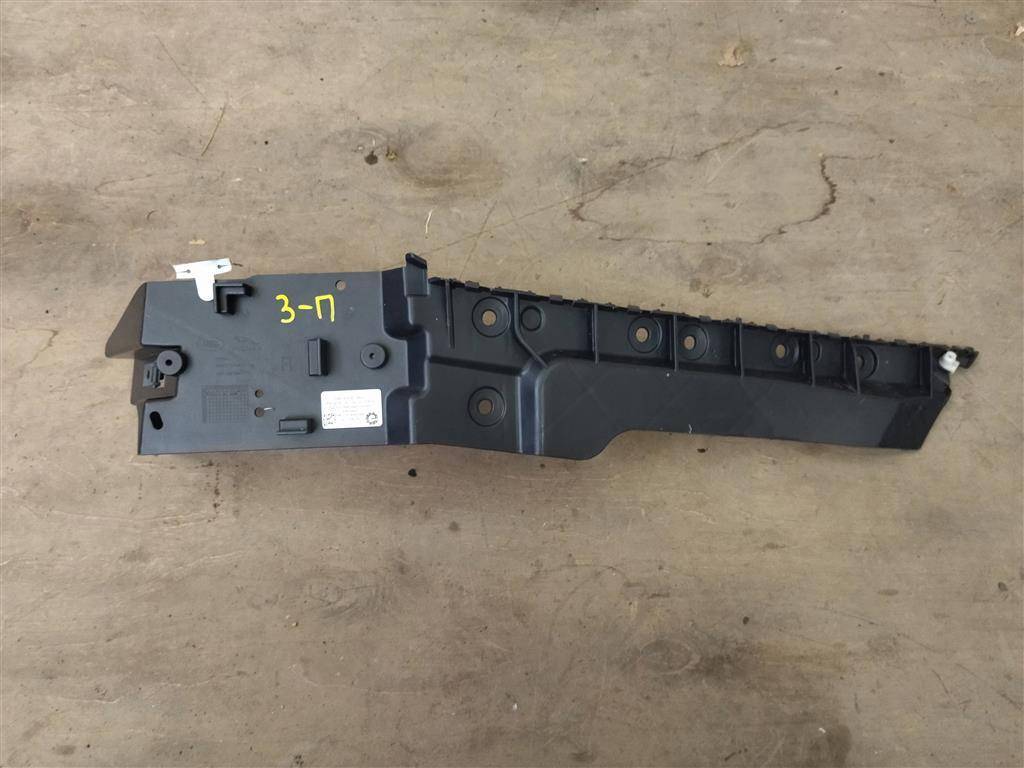 крепление бампера Land Rover Range Rover Sport 2 поколение L494 2017, 3.0 л., дизель, АКПП, передний привод, LR087705, HK6217A881AB, LR087705 - фото №1