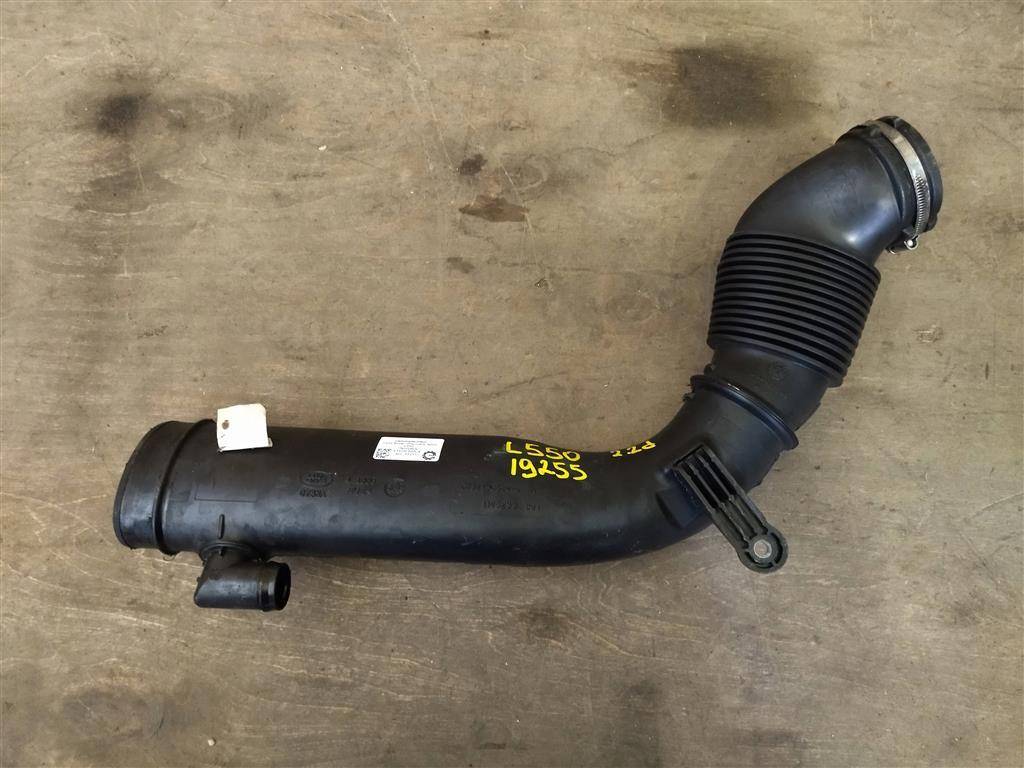 патрубок (трубопровод, шланг) Land Rover Discovery Sport 1 поколение L550 2016, 2.0 л., дизель, АКПП, передний привод, LR049681, EJ329C620CA, LR049681 - фото №1