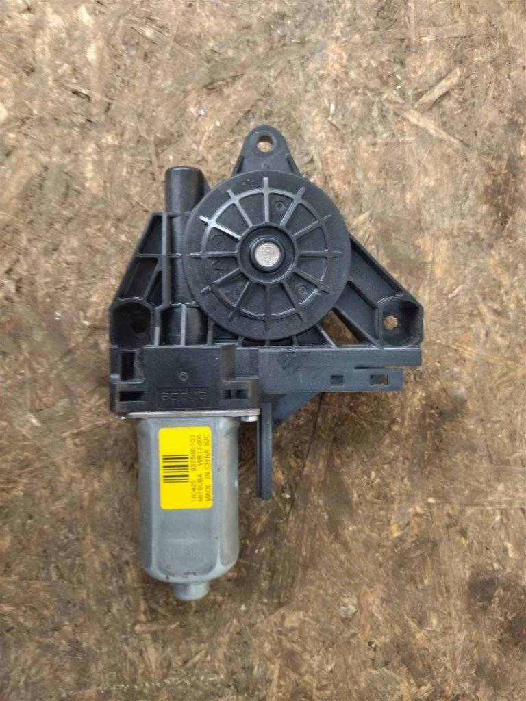 моторчик стеклоподъемника Volvo XC90 2 поколение 2018, 2.0 л., дизель, АКПП, передний привод, 31440411, 31440411 - фото №1