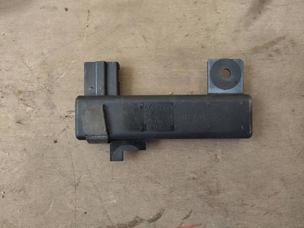 антенна Bentley Continental GT 1 поколение 2007, 6.0 л., бензин, АКПП, передний привод, 3D0909141E, 3D0909141E, 5WK45015 - фото №1