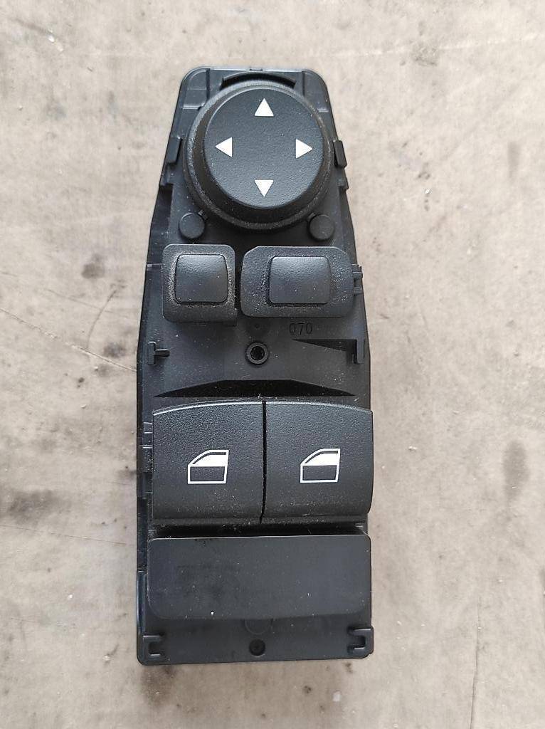 блок управления стеклоподъемниками BMW 6 серия F06/F12/F13 F13 2012, 4.4 л., i, N63 B44 C, бензин, АКПП, купе, задний привод, 613, 9196678, 9196678 - фото №1