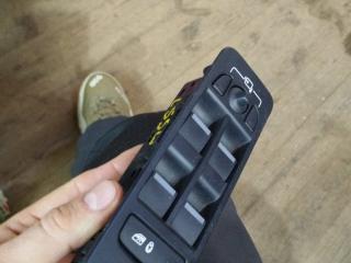 кнопка стеклоподъемника двери Land Rover Discovery Sport 1 поколение L550 2016, 2.0 л., дизель, АКПП, передний привод