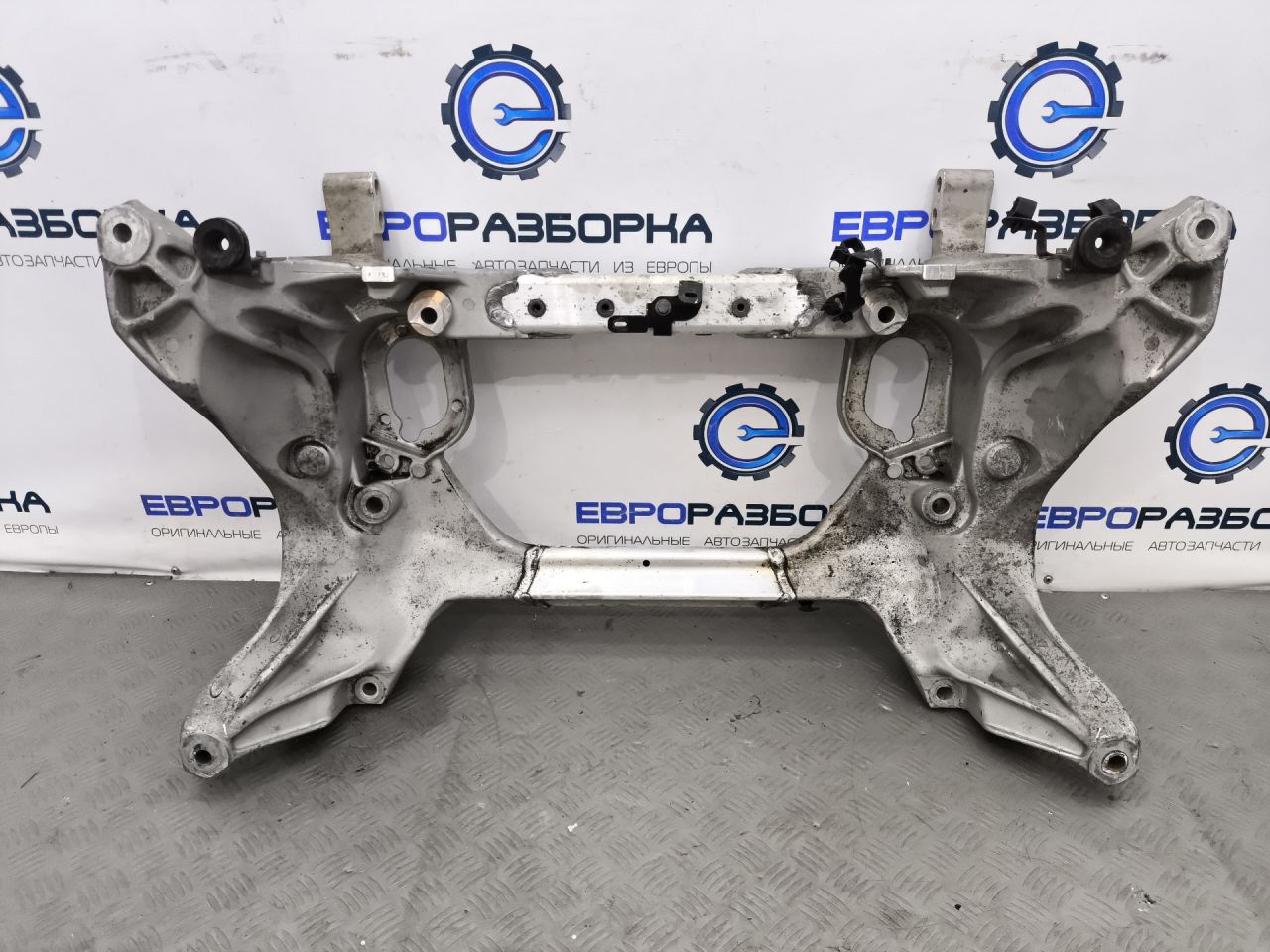 балка подвески передняя (подрамник) Maserati Levante 1 поколение M161 2019, 3.0 л., бензин, АКПП, 670104787, 670175137, 670102647 - фото №1