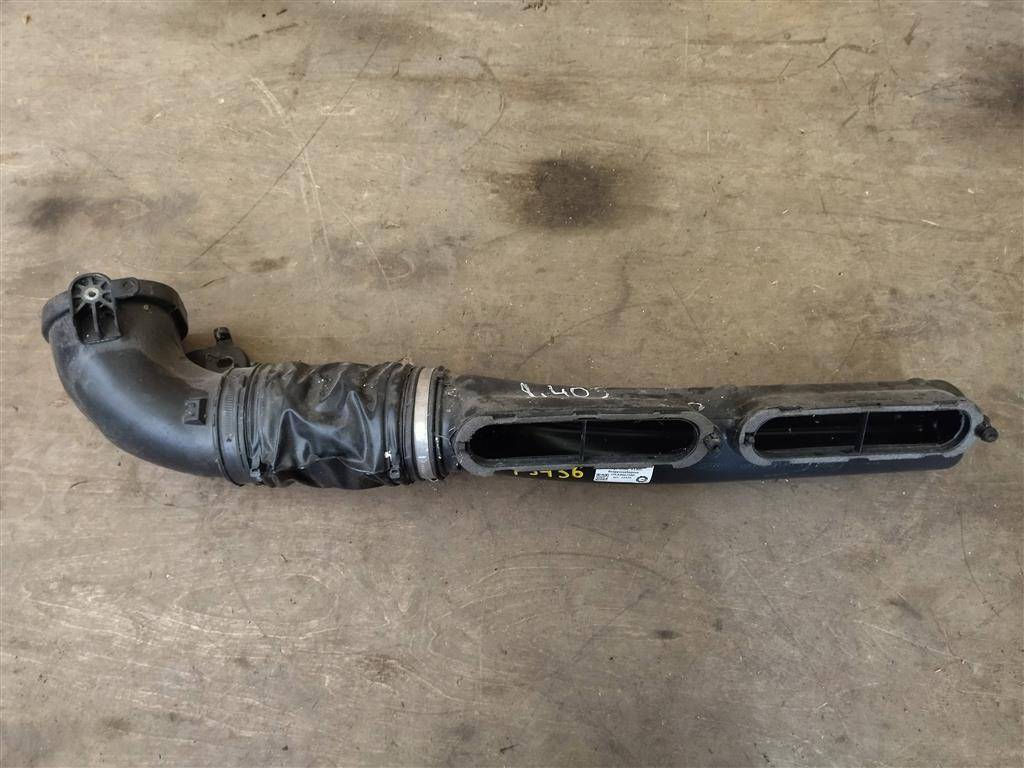 воздухозаборник Land Rover Range Rover 4 поколение L405 2015, 4.4 л., дизель, АКПП, полный привод, правый руль, LR049314, CPLA9A675AD, LR049314 - фото №1