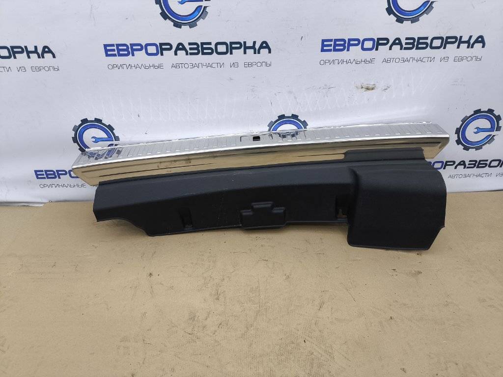 накладка внутренняя на заднюю панель кузова Audi Q8 4M 4M8 2021, 3.0 л., TFSI, DCBD, бензин, АКПП, черный металлик, внедорожник 5 дв., полный привод, правый руль, 4M8864483A, 4M8864483A - фото №1