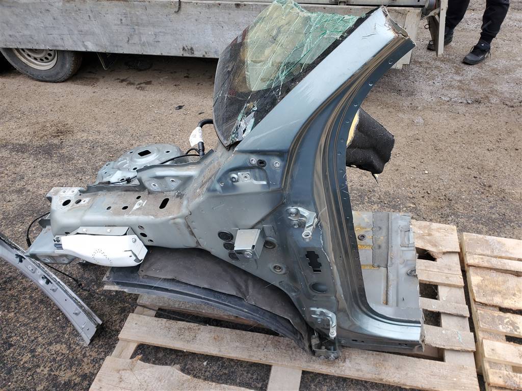 четверть передняя левая Land Rover Discovery Sport 1 поколение L550 2016, 2.0 л., дизель, АКПП, передний привод - фото №1