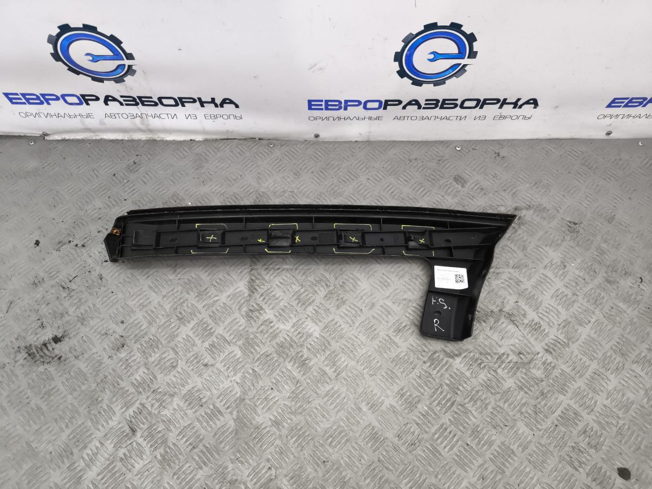 кронштейн (крепление) Bentley Continental Flying Spur 1 поколение 2012, 6.0 л., бензин, АКПП, серый, передний привод, 3W5807376B, 3W5807376B - фото №1