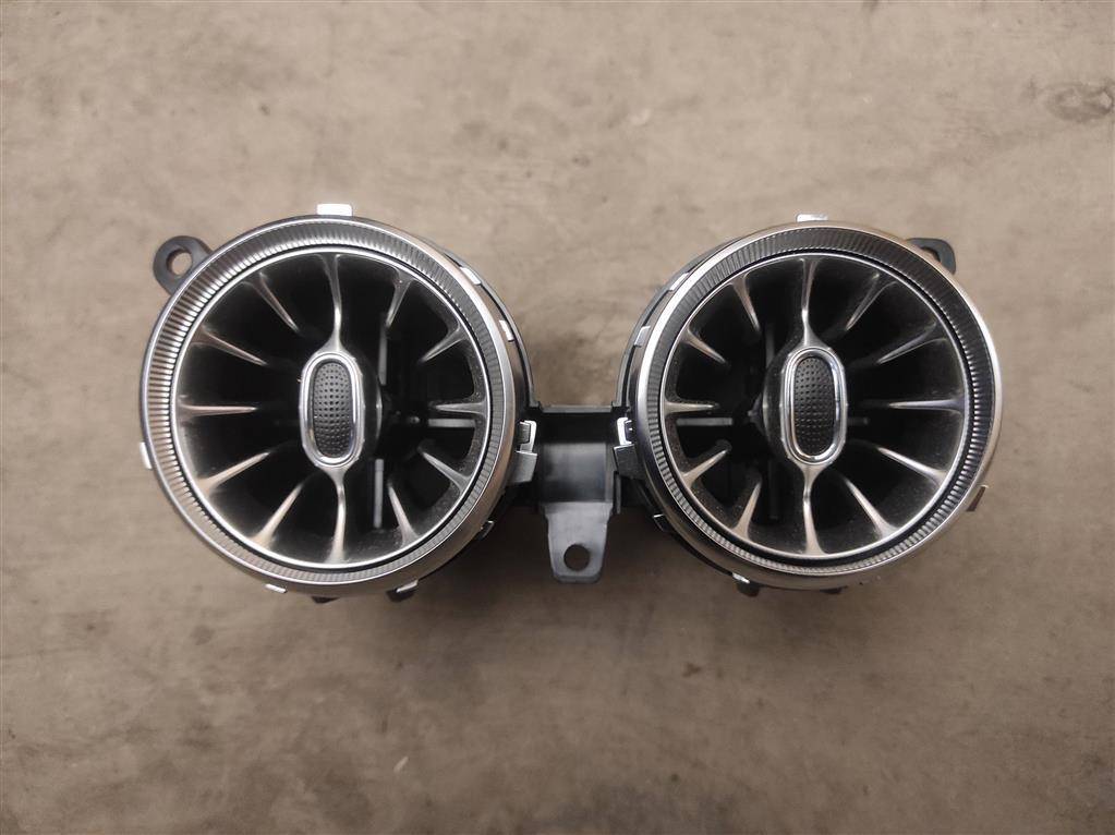 дефлектор обдува салона Mercedes-Benz E-Класс W213/S213/C238/A238 C238 2018, 2.0 л., бензин, АКПП, передний привод, A2388300200, A2578302400, A2388300100, A2388300100 - фото №1