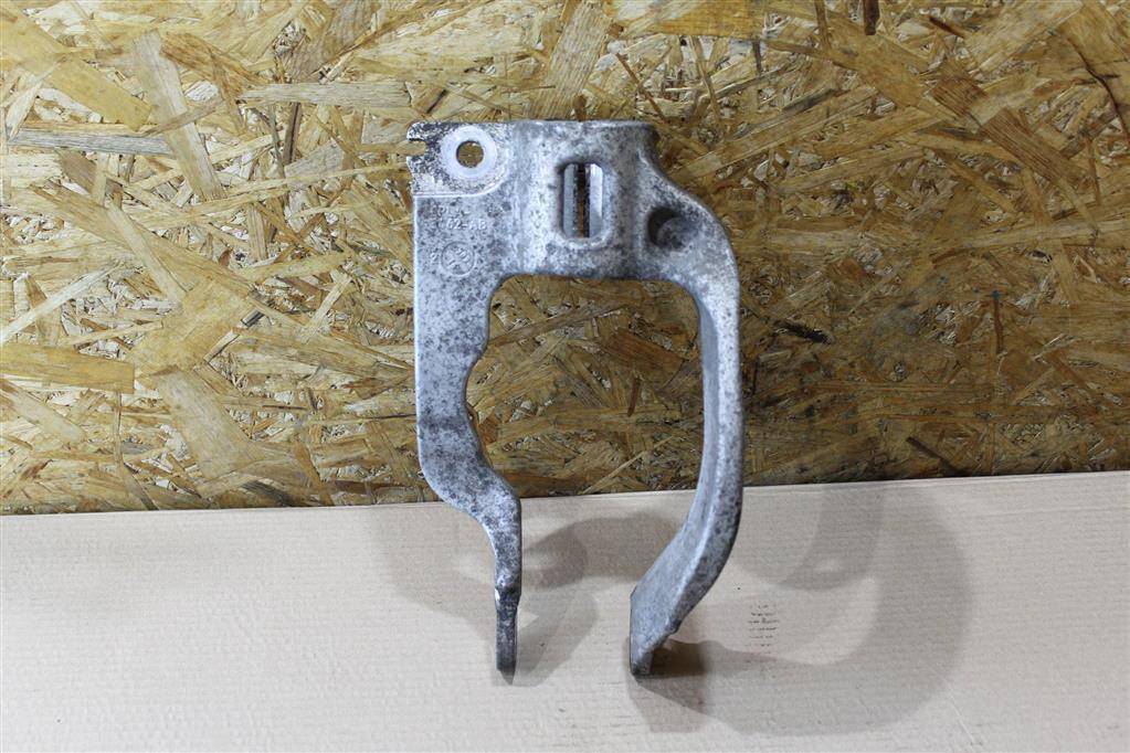 вилка амортизатора Land Rover Range Rover 4 поколение L405 2014, 4.4 л., дизель, АКПП, полный привод, правый руль, LR038818, CPLA3462AB, CPLA3462AB, CPLA3462AA, LR105282, CPLA3462AC - фото №1