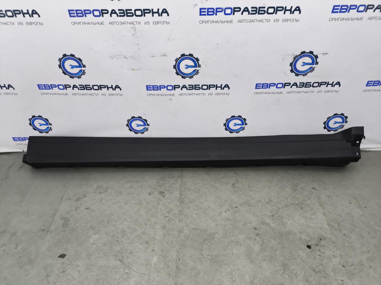 накладка на порог Maserati Levante 1 поколение M161 2019, 3.0 л., бензин, АКПП, 670040335 - фото №1