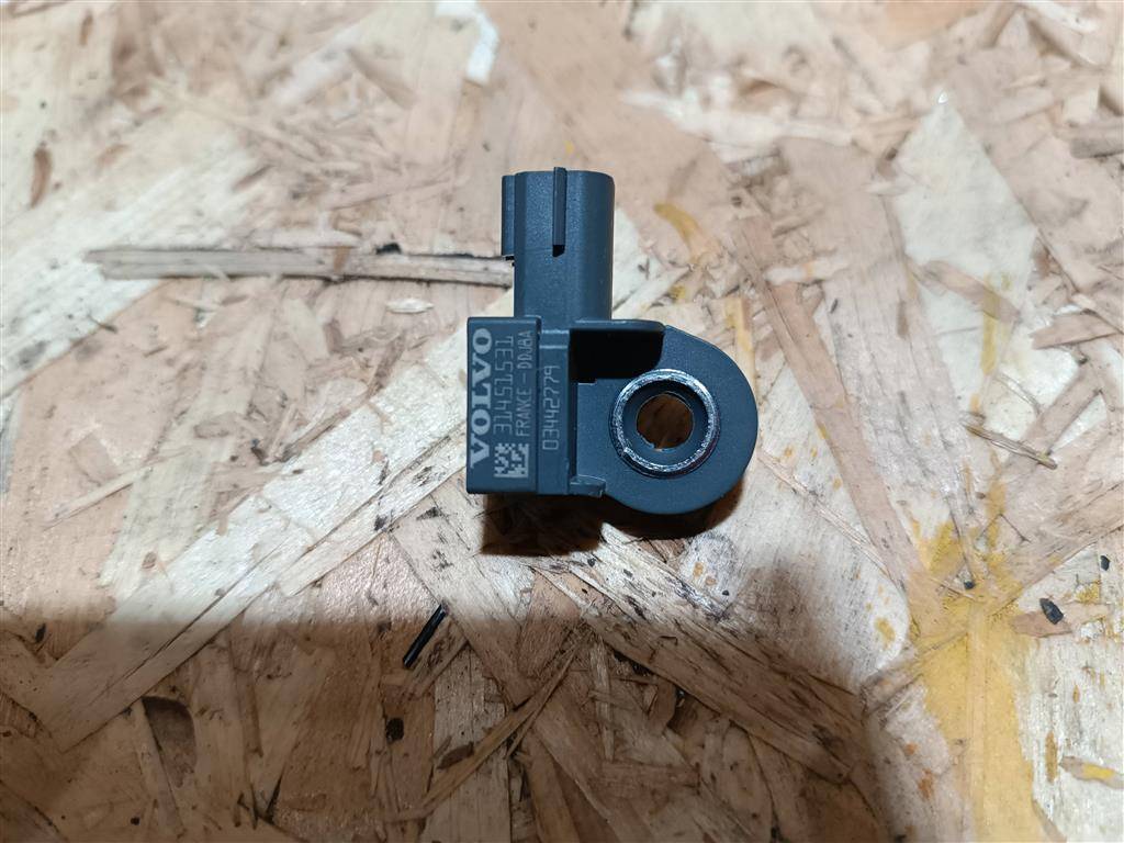 датчик удара Volvo XC90 2 поколение 2019, 2.0 л., дизель, АКПП, передний привод, 31451531, 31451531 - фото №1