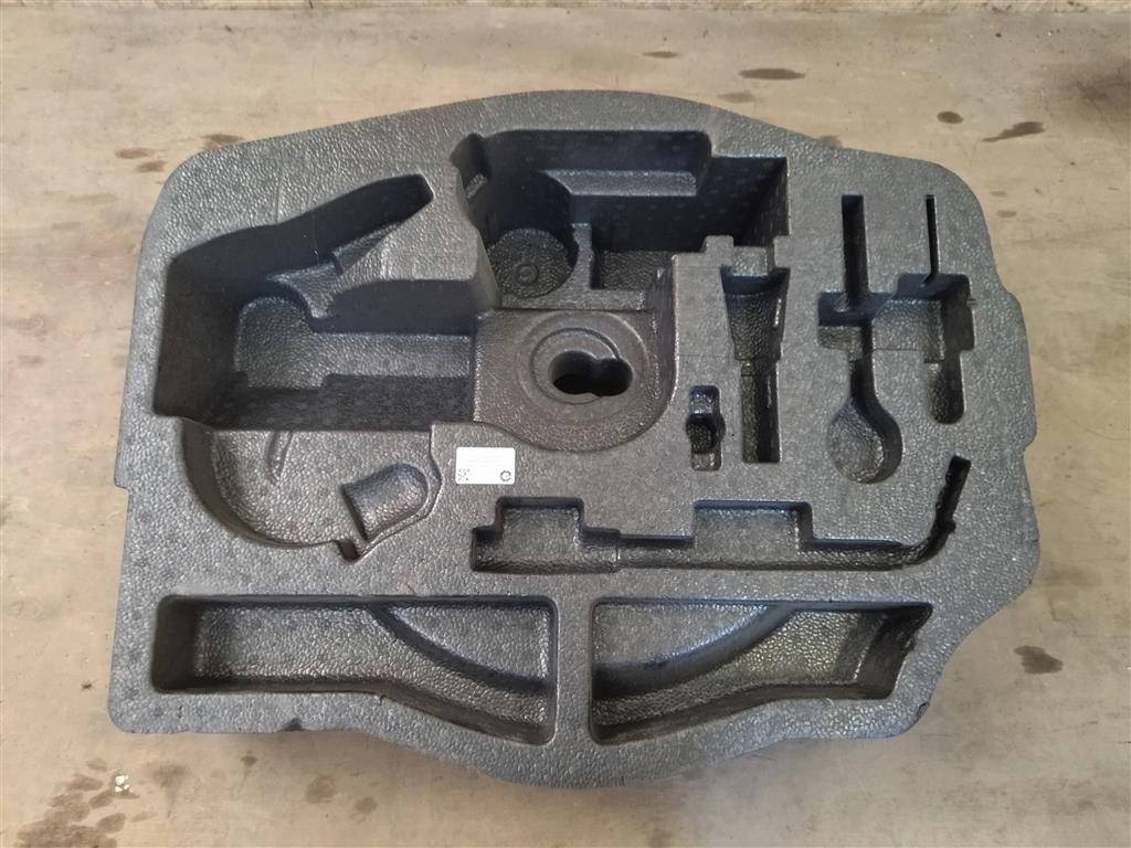 ящик под инструменты Maserati Levante 1 поколение M161 2020, 3.0 л., дизель, АКПП, передний привод, 670100603, 670100603 - фото №1