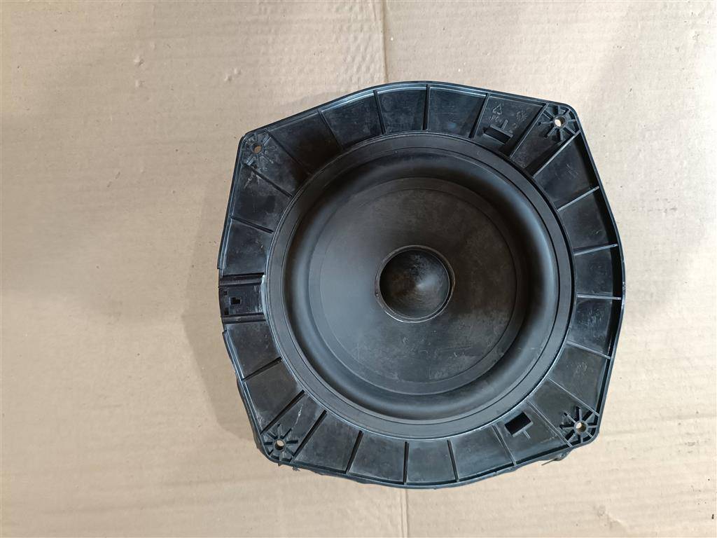 динамик высокочастотный (пищалка) Land Rover Discovery 5 поколение L462 2020, 3.0 л., дизель, АКПП, передний привод, DPLA18808BB, DPLA18808BC, LR079526, LR163152, DPLA18808BB - фото №1