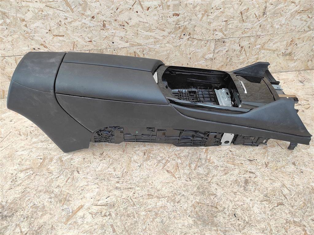 подлокотник Maserati Levante 1 поколение M161 2017, 3.0 л., дизель, АКПП, передний привод, 670048823, 670048823 - фото №1