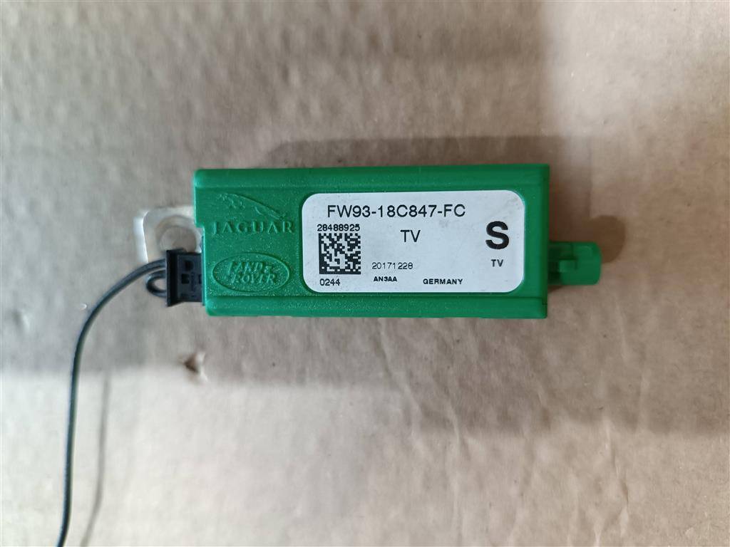 усилитель антенны Land Rover Discovery Sport 1 поколение L550 2019, 2.0 л., дизель, АКПП, передний привод, LR081475, FW9318C847FC, LR081475 - фото №1