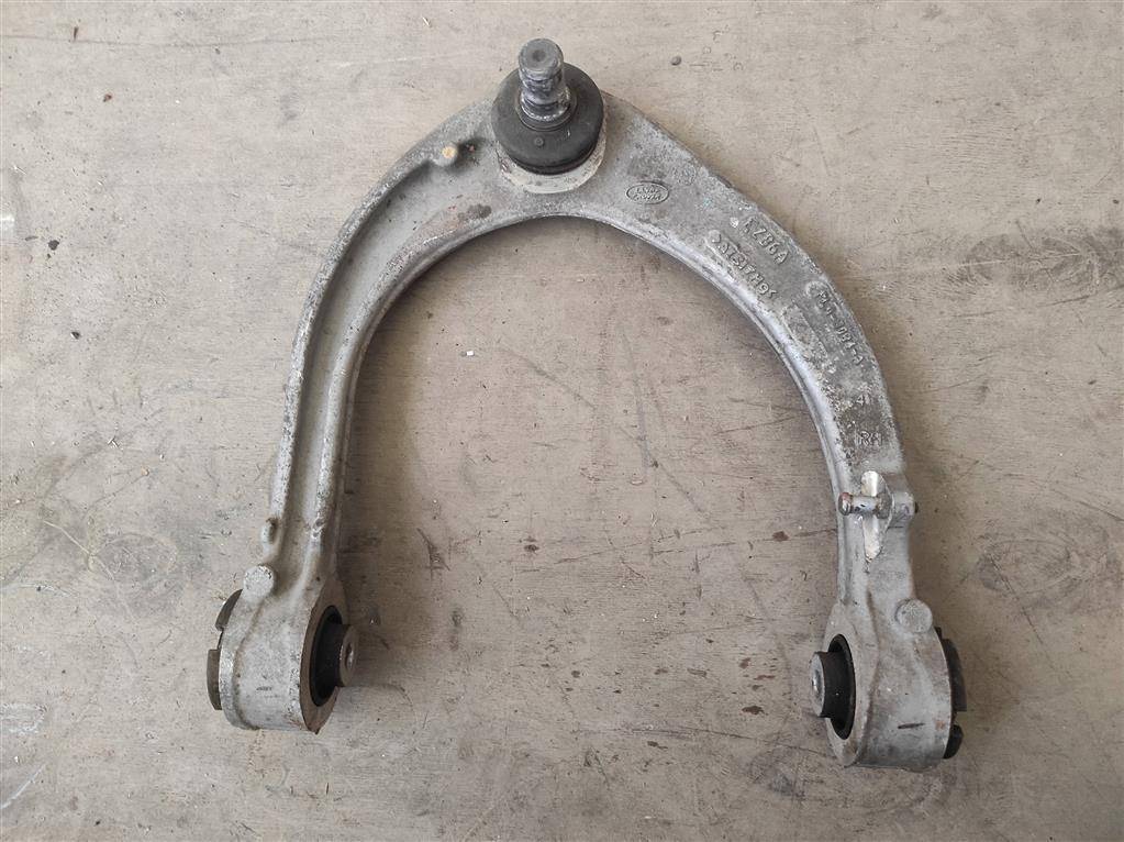 рычаг передний правый Land Rover Range Rover 4 поколение L405 2015, 4.4 л., дизель, АКПП, полный привод, правый руль, LR034211, LR034211, JPLA3084DB, JPLA3084DC, JPLA3084DD, LR108765, LR113259, LR139239, LR148192 - фото №1