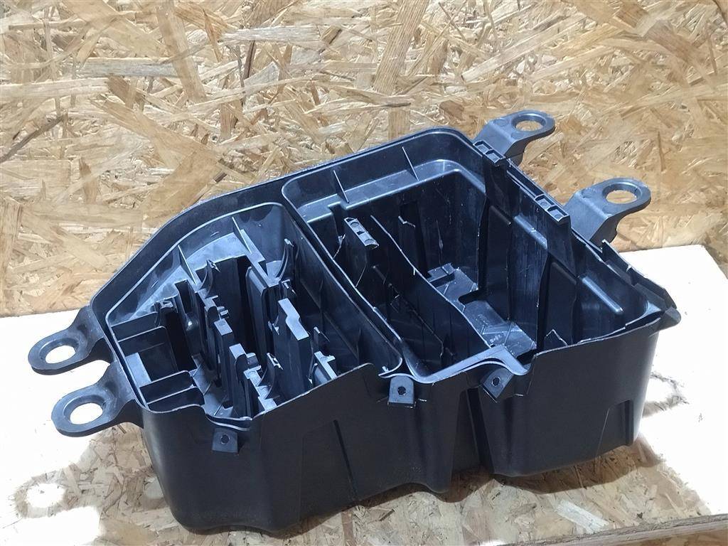 короб предохранителей Mercedes-Benz GLS-Класс X166 2019, 3.0 л., CDi, дизель, АКПП, передний привод, A1665400024, A1665400024, WPT50925 - фото №1