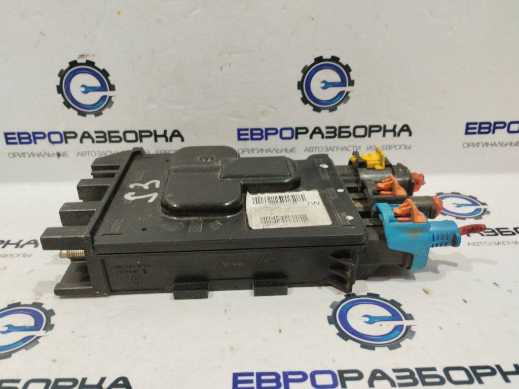 блок предохранителей Renault Grand Scenic 3 поколение 2011, 1.0 л., D, 243800011R - фото №1