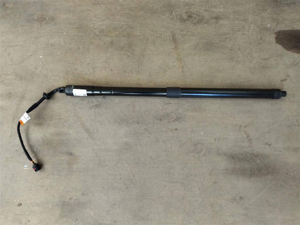 активатор замка багажника Land Rover Range Rover Sport 2 поколение L494 2017, 3.0 л., дизель, АКПП, передний привод, LR044161, LR044161, LR104909, LR126173, LR159597, LR165919, CPLA70354BE, CPLA70354BF, CPLA70354BG, CPLA70354BD - фото №1