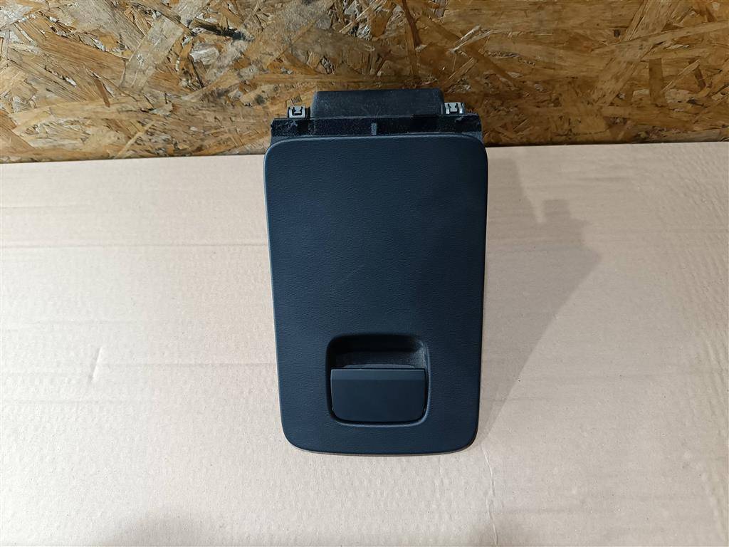 бардачок Volvo XC90 2 поколение 2019, 2.0 л., дизель, АКПП, передний привод, 31366376 - фото №1