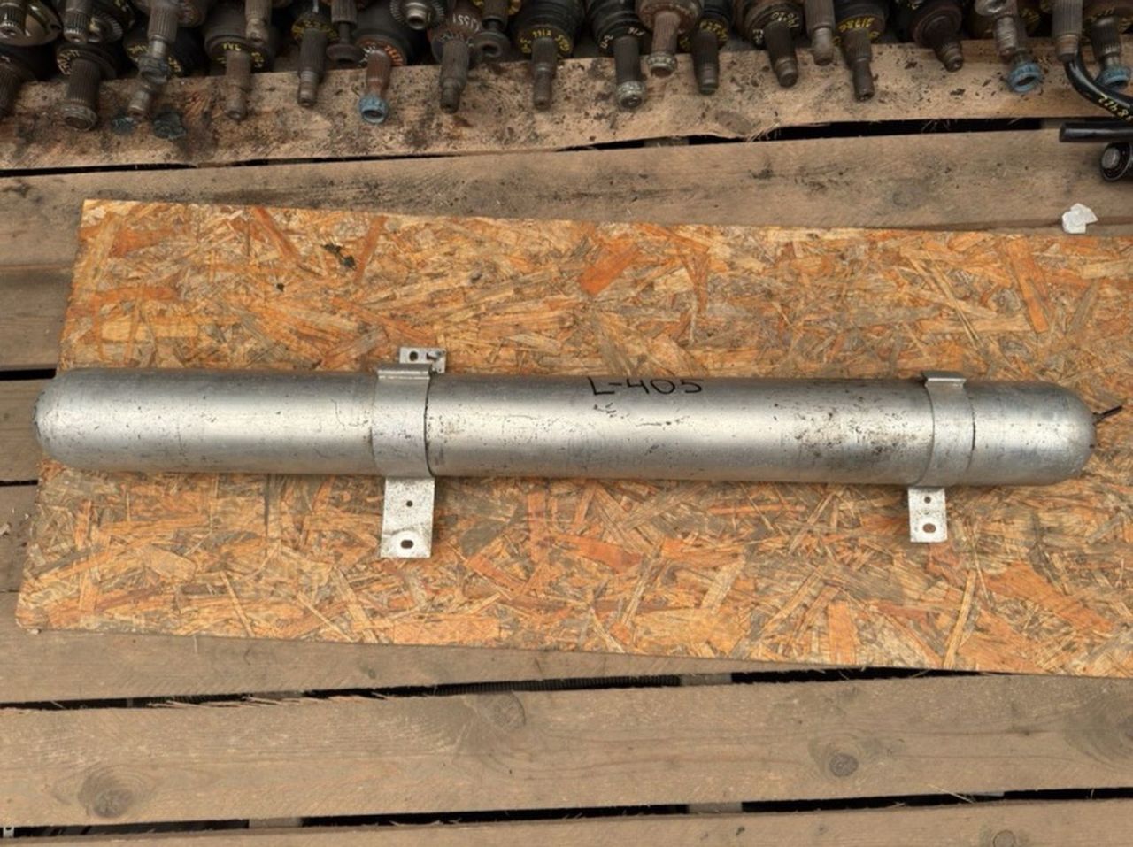 ресивер пневмоподвески Land Rover Range Rover 4 поколение L405 2014, 4.4 л., дизель, АКПП, полный привод, правый руль, LR050933, DPLA5B709BA, LR050933, LR087513, GPLA5B709AA - фото №1