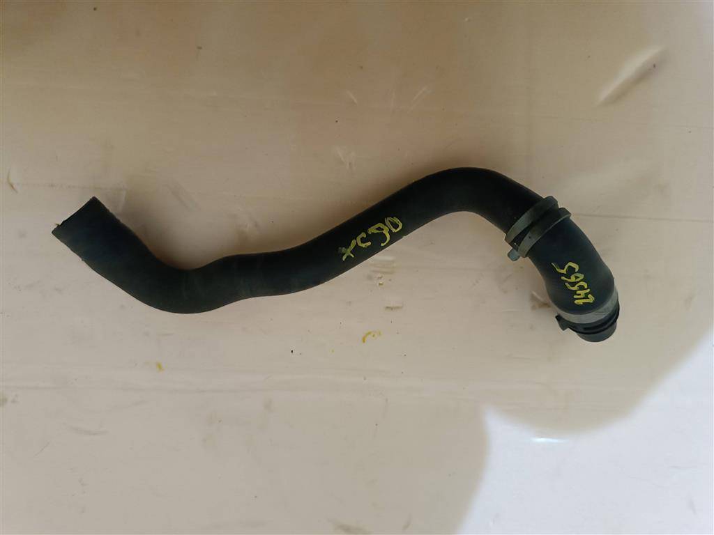 патрубок радиатора Volvo XC90 2 поколение 2019, 2.0 л., дизель, АКПП, передний привод, 31368537, 31368537 - фото №1