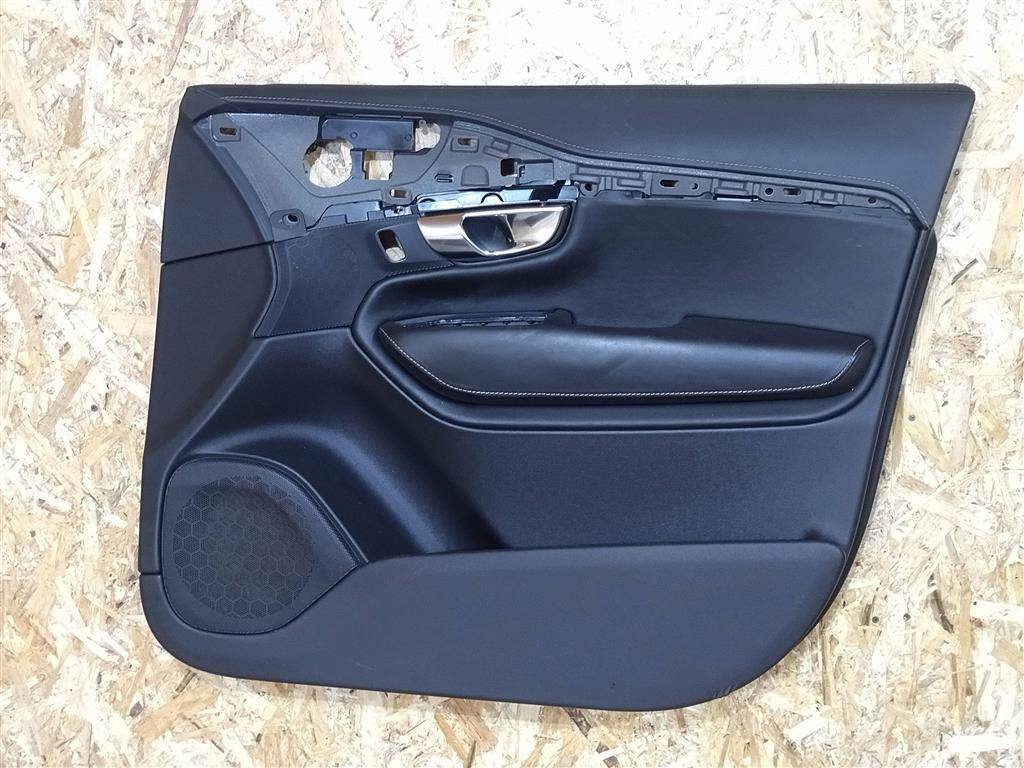 Дверные карты Volvo XC90 2 поколение 2019, 2.0 л., бензин, АКПП, передний привод, 31393114, 31393114 - фото №1