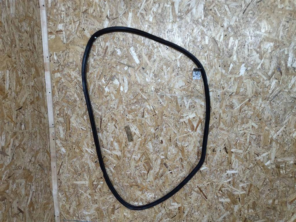 уплотнитель двери Volvo XC90 2 поколение 2019, 2.0 л., дизель, АКПП, передний привод, 31457674, 31457674 - фото №1