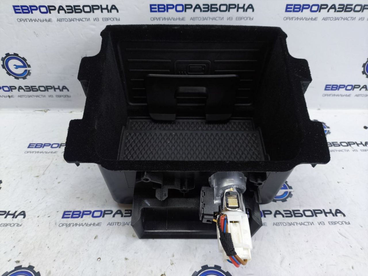 Беспроводное зарядное устройство Bentley Continental GT 3 поколение 2023, 4.0 л., CVD, бензин, АКПП, красный, купе, полный привод, правый руль, 4M0035502A - фото №1