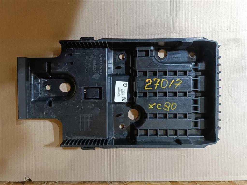 Полка АКБ Volvo XC90 2 поколение 2019, 2.0 л., бензин, АКПП, передний привод, 31688220, 31688220 - фото №1