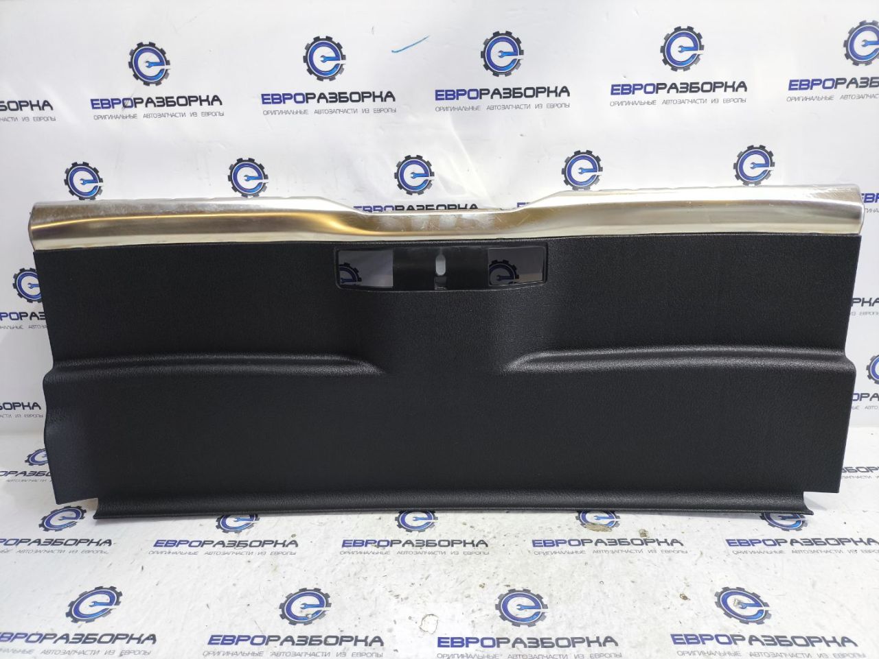 накладка внутренняя на заднюю панель кузова Bentley Continental GT 3 поколение 2023, 4.0 л., CVD, бензин, АКПП, красный, купе, полный привод, правый руль, 3SD863459D - фото №1