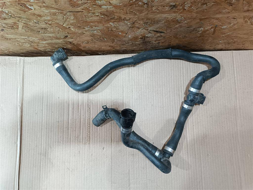 патрубок радиатора BMW X2 F39 2021, 2.0 л., бензин, АКПП, полный привод, правый руль, 64216832804, 64216832805 - фото №1