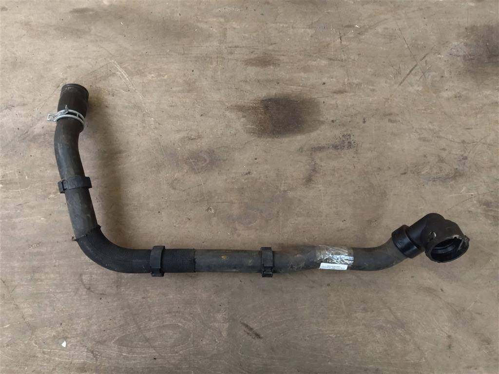 патрубок (трубопровод, шланг) Land Rover Discovery Sport 1 поколение L550 2016, 2.0 л., дизель, АКПП, передний привод, LR032349, BJ328260AD, LR032349 - фото №1