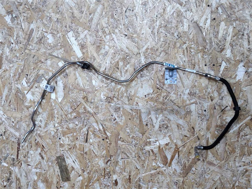 трубка топливная BMW M5 F90 2018, 4.0 л., бензин, АКПП, передний привод, 16127856999, 16127857000 - фото №1