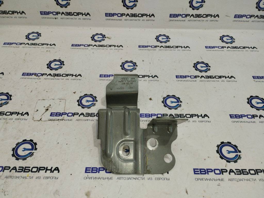 крепление ( кронштейн ) крыла Audi Q8 4M 4M8 2021, 3.0 л., TFSI, DCBD, бензин, АКПП, черный металлик, внедорожник 5 дв., полный привод, правый руль, 4M8821167 - фото №1