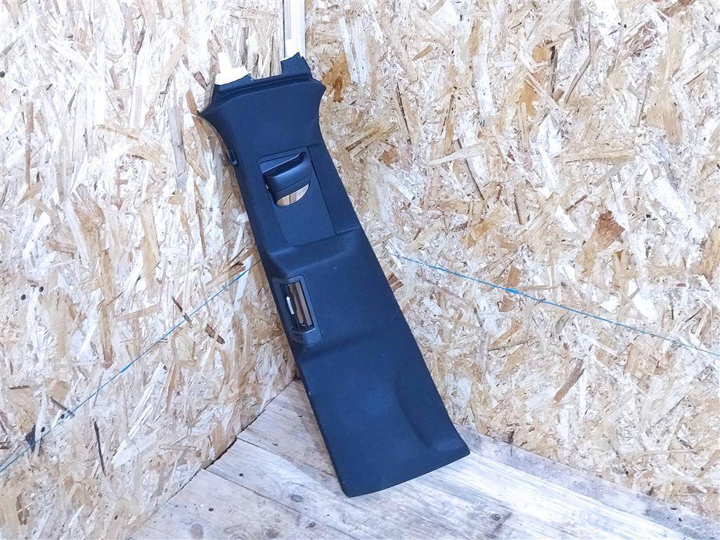 обшивка стойки Volvo XC90 2 поколение 2019, 2.0 л., бензин, АКПП, передний привод, 32244261, 32244261 - фото №1