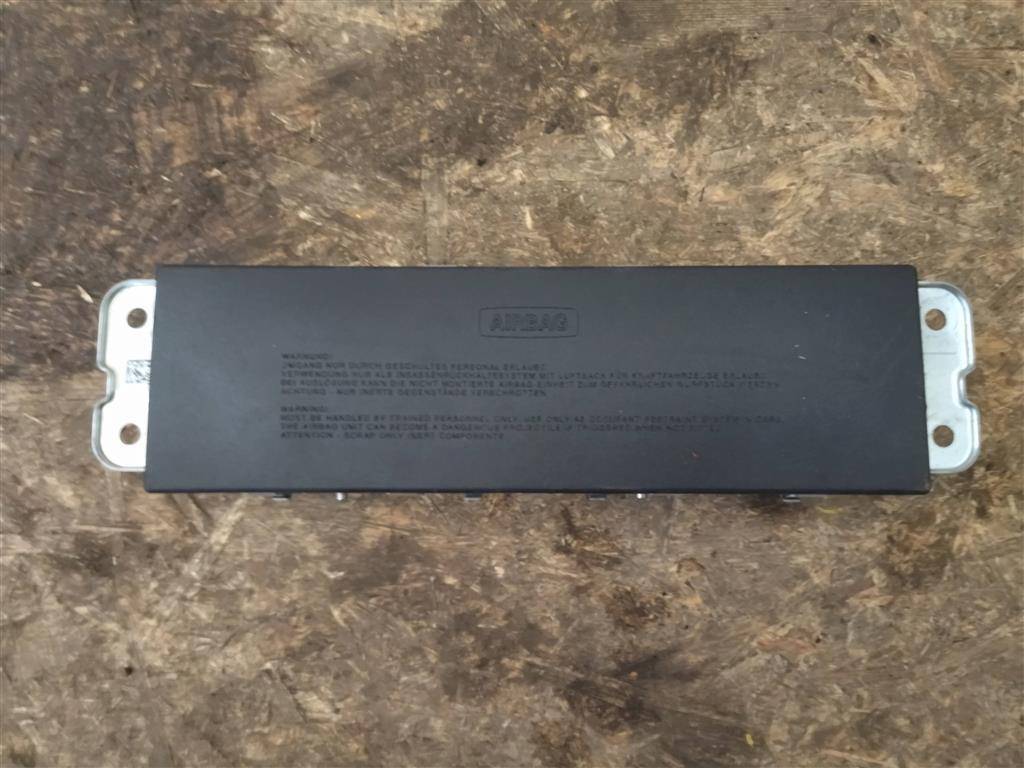 подушка безопасности коленная Mercedes-Benz E-Класс W213/S213/C238/A238 W213 2017, 2.0 л., CDi, дизель, АКПП, передний привод, A2138600302, A2138600302, 0589P1000712 - фото №1