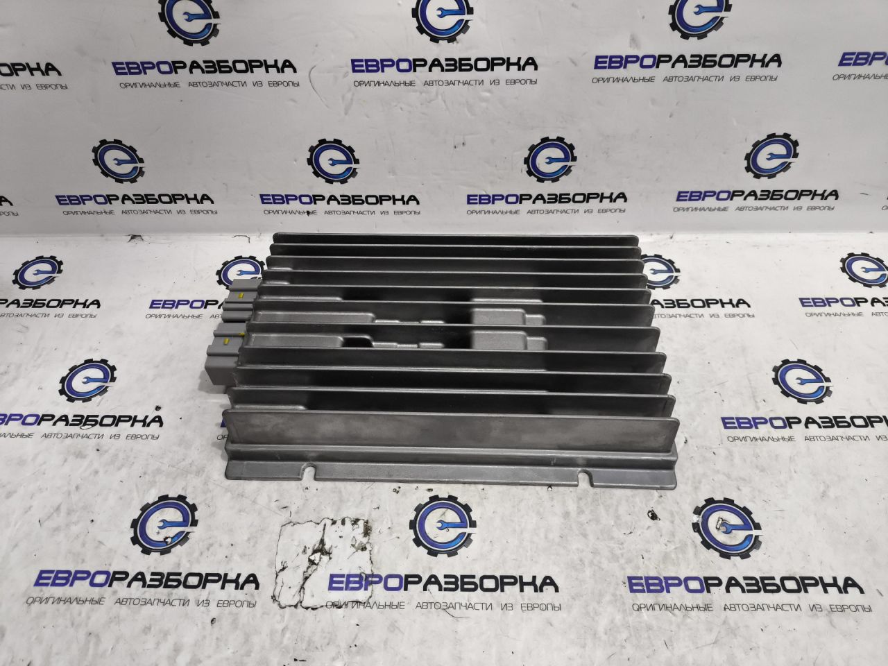 усилитель музыкальный Bentley Continental GT 2 поколение 2015, 4.0 л., TFSI, бензин, АКПП, передний привод, 3W8035465C, 3W8035465F - фото №1