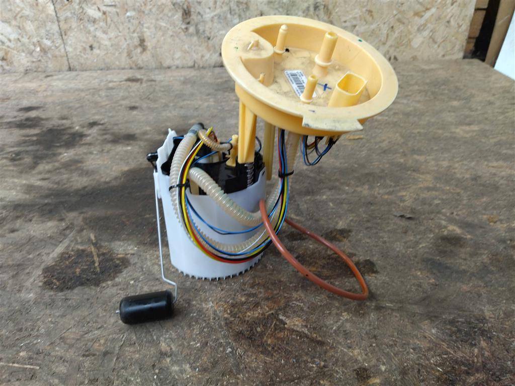 насос топливный Volvo XC90 2 поколение 2019, 2.0 л., дизель, АКПП, передний привод, 31372615, 31372615 - фото №1