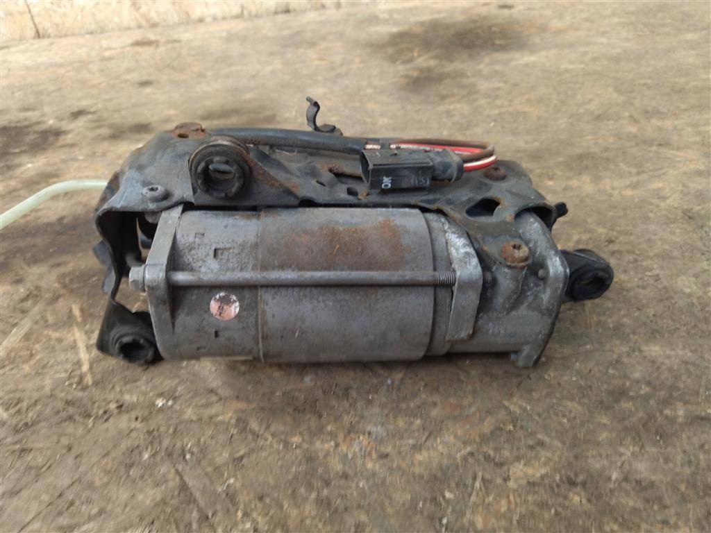 компрессор пневмоподвески Mercedes-Benz CLS AMG C218 2013, 5.5 л., 5.5 бензин, бензин, АКПП, купе, передний привод, правый руль, A2123200104, A2123200104 - фото №1