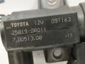 электромагнитный клапан Toyota Avensis 3 поколение (T270) 2011, 2.0 л., дизель, АКПП, передний привод, 258190R011, 70051308 - фото №2